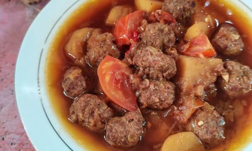 Semur Bola Bola Daging - Masakan dari Cabai, Kentang, dan Telur