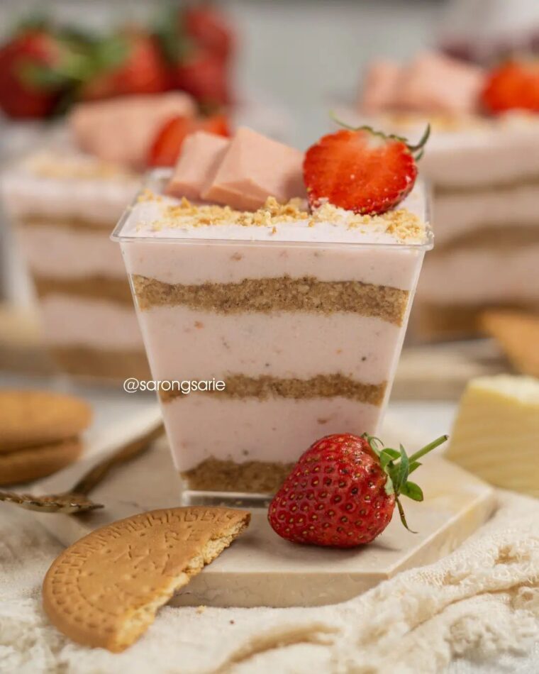 Resep Strawberry Cheese Dessert Dari sarongsarie