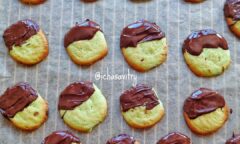 Resep Choco Dipped Pandan Cookies Dari ichasavitry