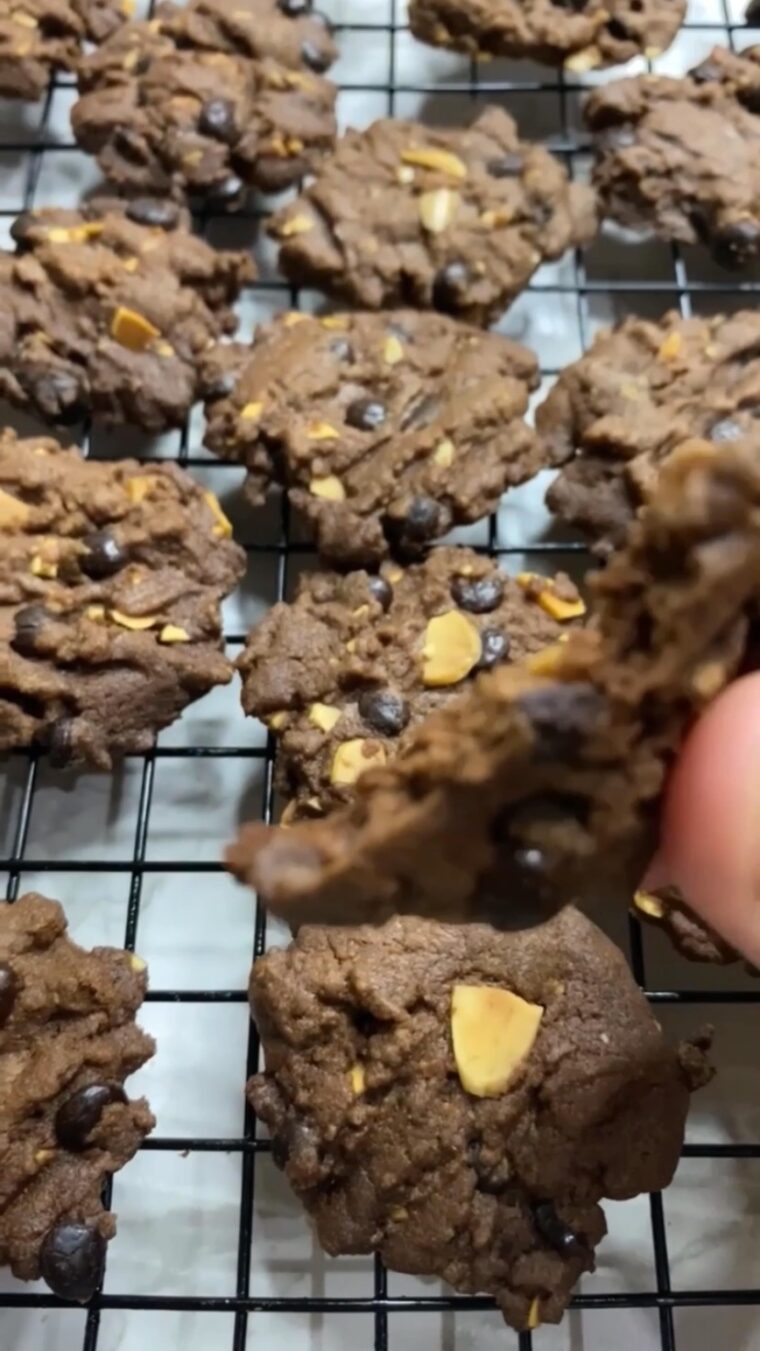 Resep Cookies Coklat Almond Chocochips Dari intanratih_