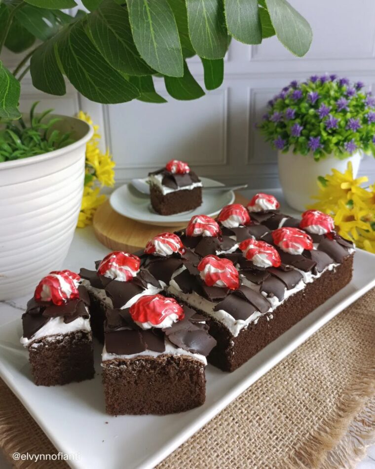 Resep Cake Potong Blackforest Ekonomis Dari elvynnofianti