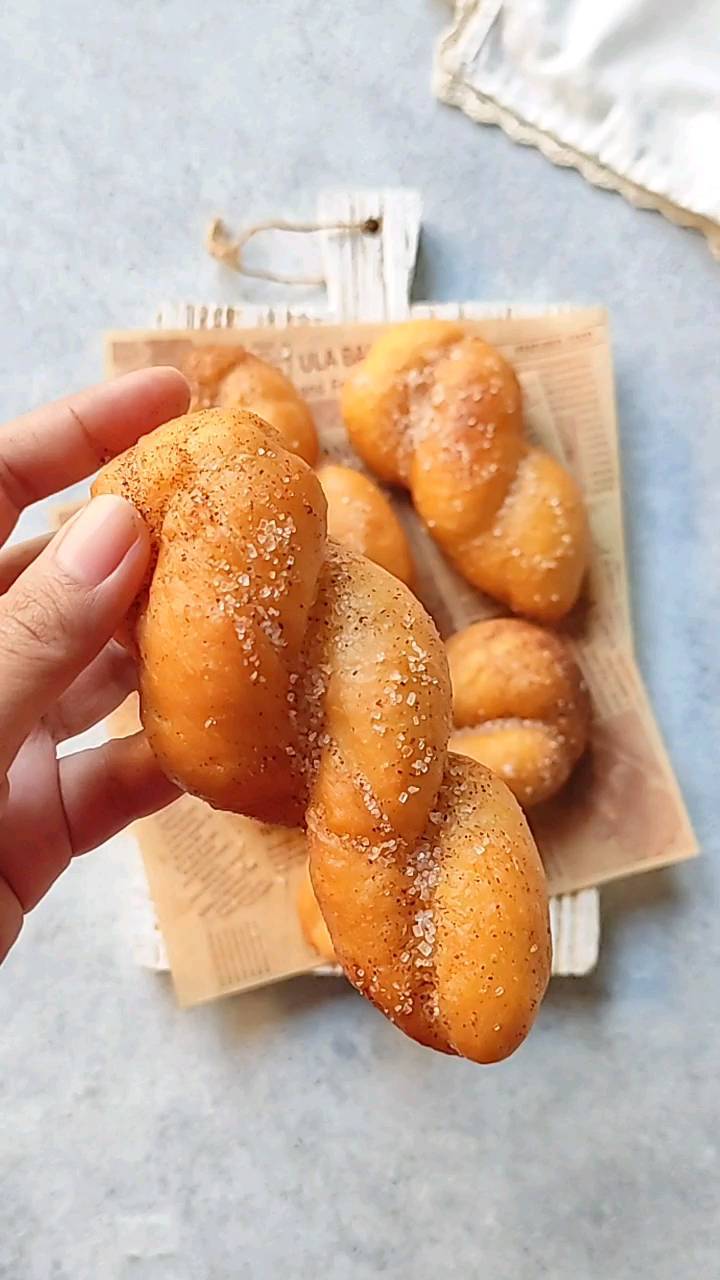 Resep Kkwabaegi (Korean Twisted Doughtnuts) Tanpa Mixer Dari tyasprabowo