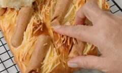 Resep Roti Sobek Sosis Keju Dari birgittawang_