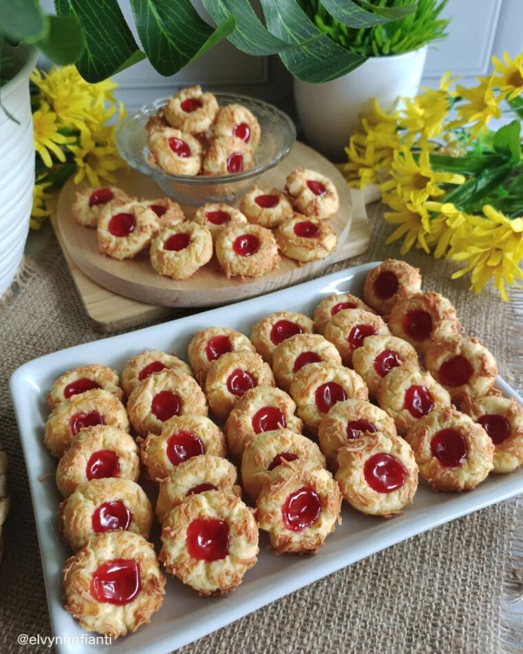 Resep Strawberry Thumbprint Cookies Dari elvynnofianti