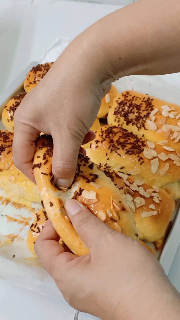 Resep Roti Coklat Almond Dari birgittawang_