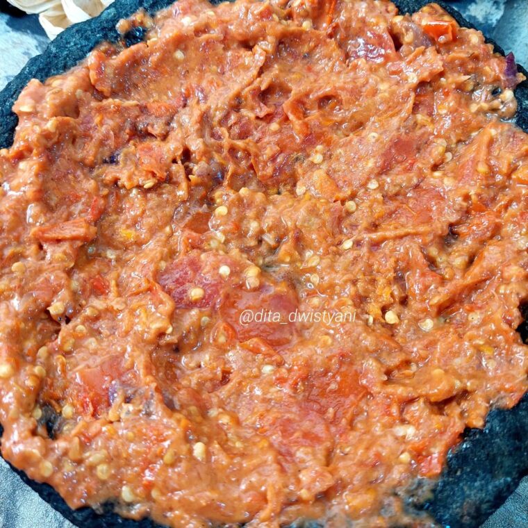 Resep Sambal Tomat Mentah Trasi Dari dita_dwistyani