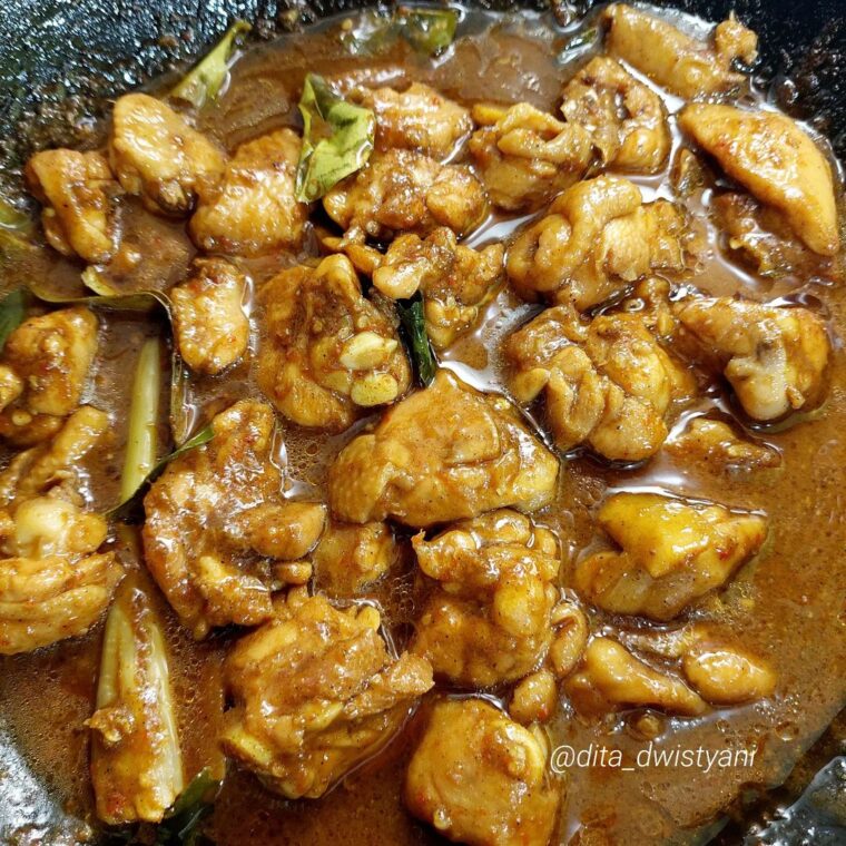 Resep Semur Ayam Pedas Dari dita_dwistyani