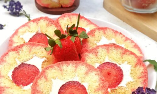 Strawberry In Hurrycane Roll Cake