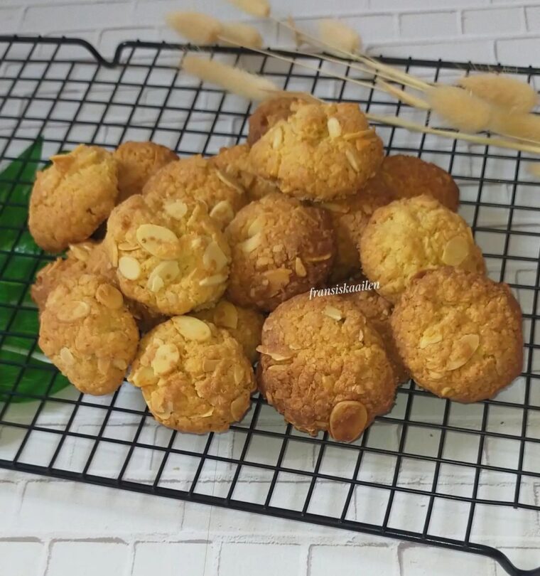 Resep Cornflakes Almond Cookies Dari fransiskaailen