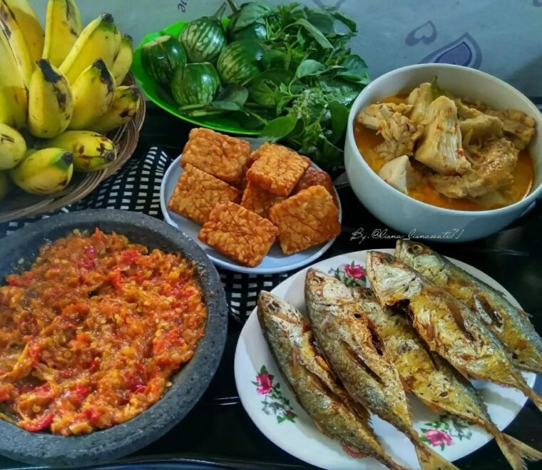 Resep Ikan Kembung Goreng & Gulai Nangka Sayap Ayam Dari lisna_lisnawati71