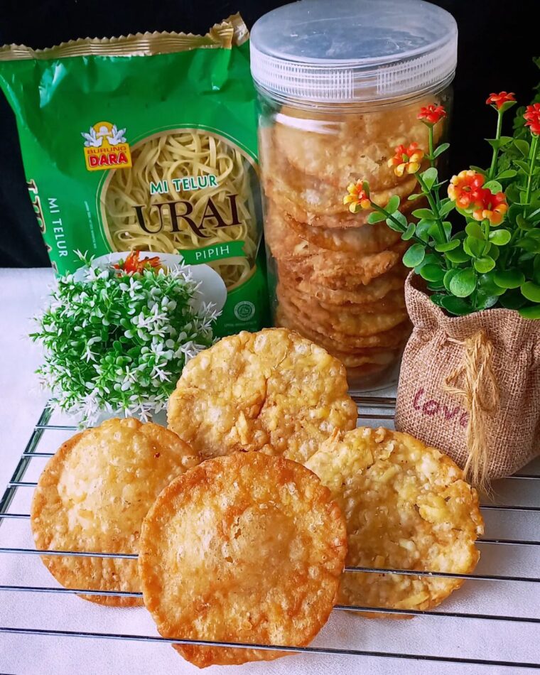 Resep Keripik Mie Telur Urai Pipih Burung Dara Dari mama_aurel_aerilyn