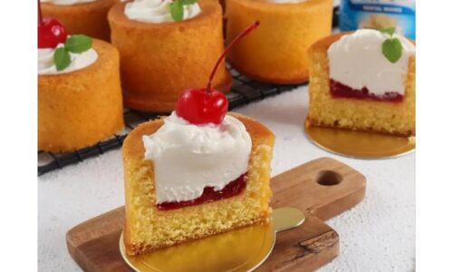 Mini Cake With Cream Cheese