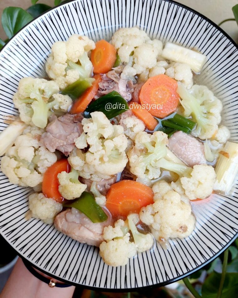 Resep Sayur Sop Kembang Kol Dari dita_dwistyani