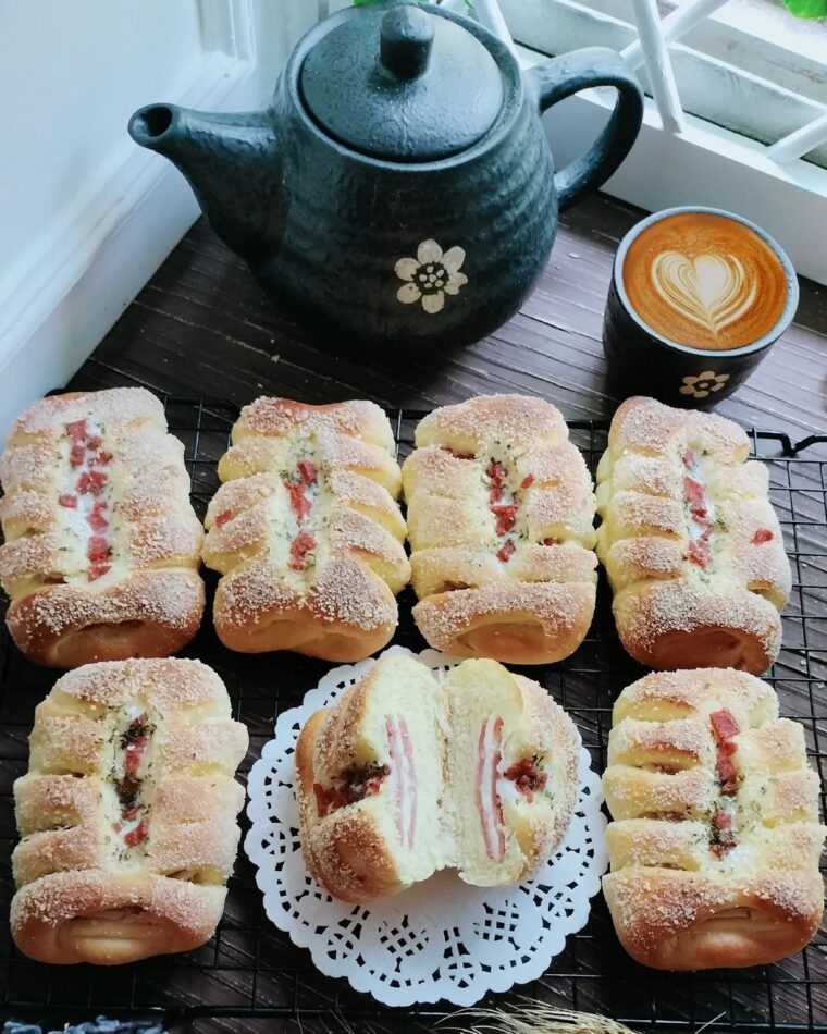 Resep Smoked Beef Cheese Bread Roll Dari herlina2012