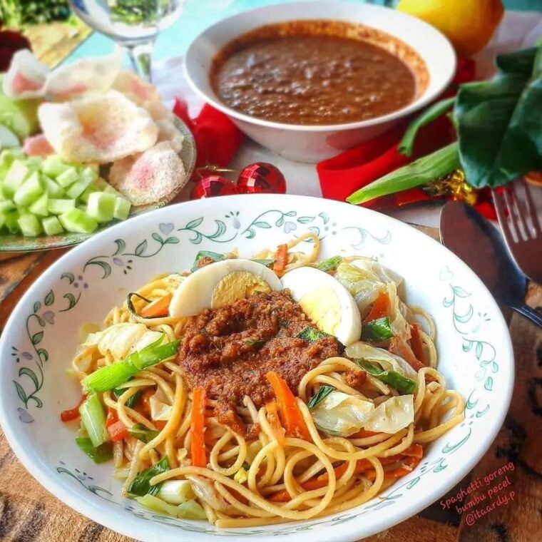 Resep Spaghetti Goreng Bumbu Pecel Dari mama_aurel_aerilyn