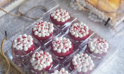 Mini Red Velvet - Kue dari Madu, Telur, dan Tepung Terigu