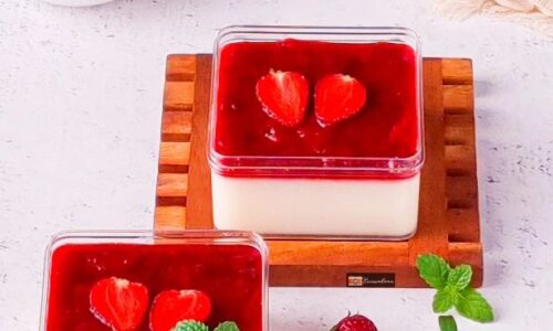 Puding Susu Topping Strawberry