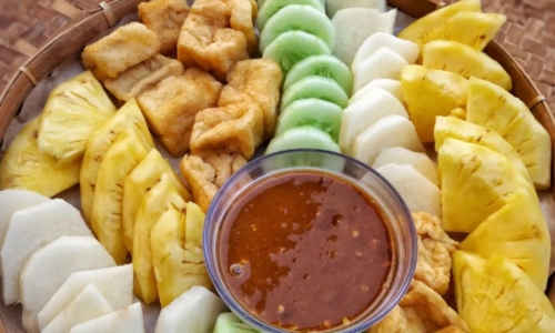 Rujak Terasi Khas Lombok - Masakan dari Nanas