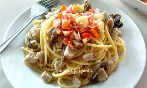 Spaghetti Salmon Sambal Matah