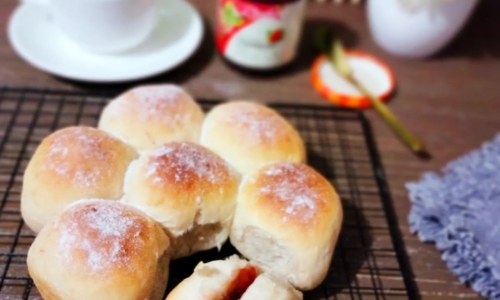 Roti Susu Strawberry