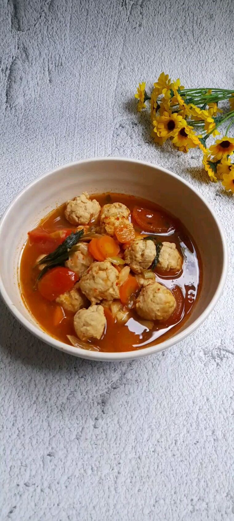 Resep Bola-bola Ayam Kuah Tomyam Dari fifinimartiyana