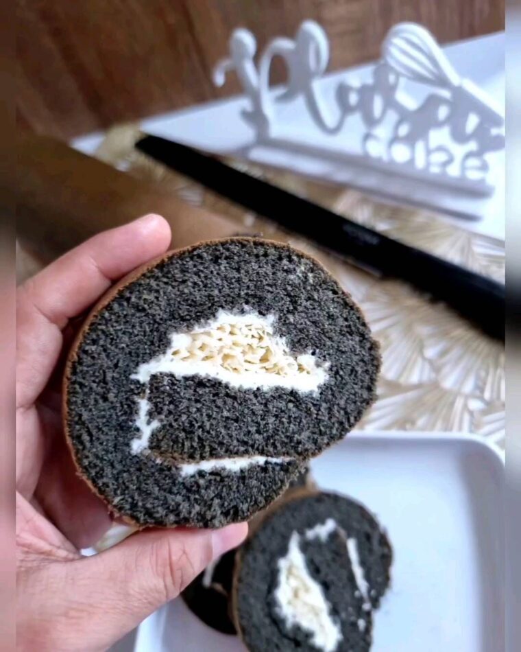 Resep Bolu Gulung Ketan Hitam Dari plasa.cake