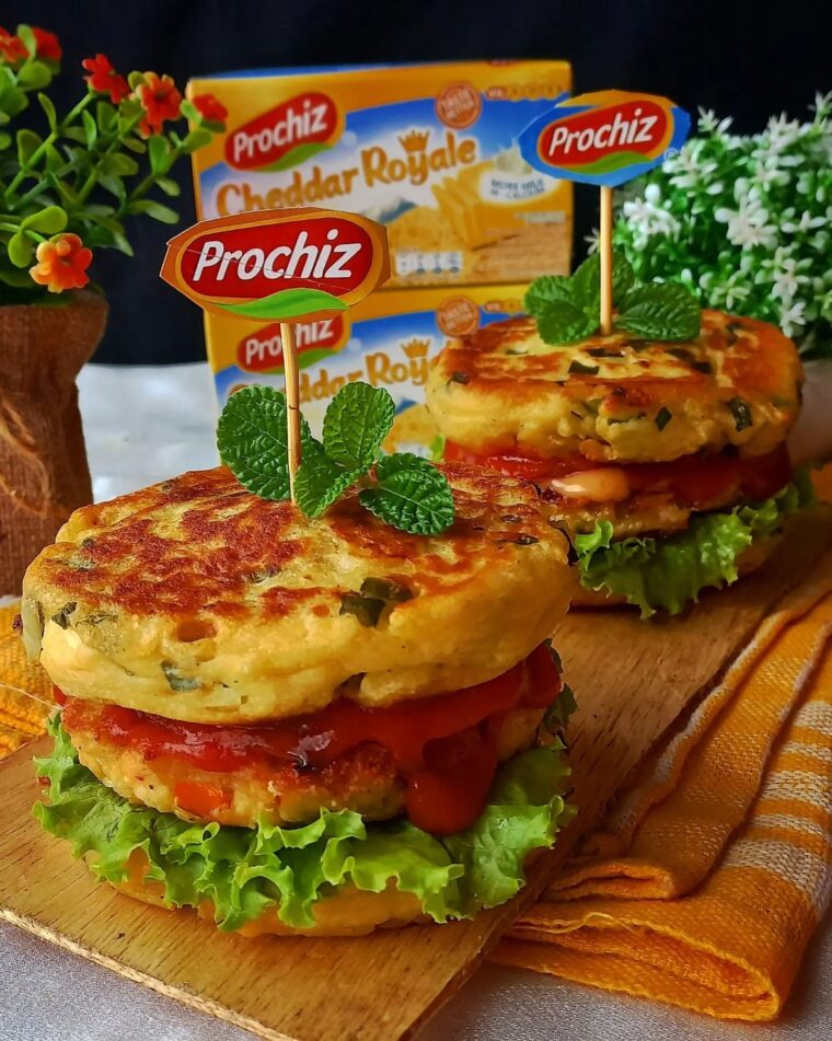 Resep Burger Doubel Kentang Ayam Royale Dari mama_aurel_aerilyn