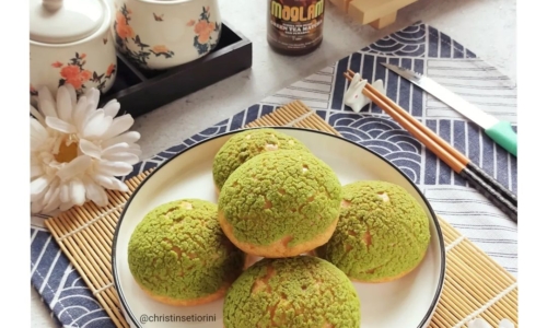Matcha Cream Puffs