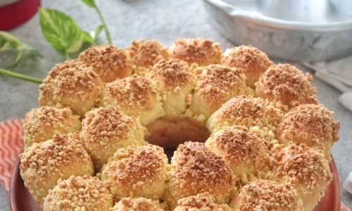 Monkey Bread With Cheese Crumble