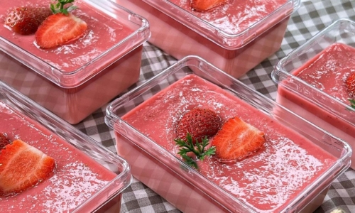 Puding Strawberry