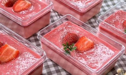 Puding Stroberi
