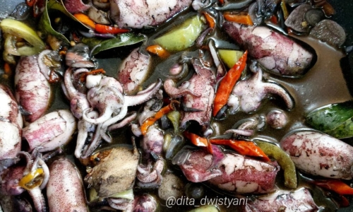 Tumis Cumi Hitam Pedas