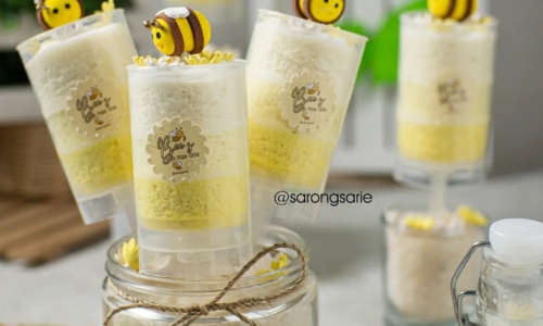 Bee’s Push Pop Cake