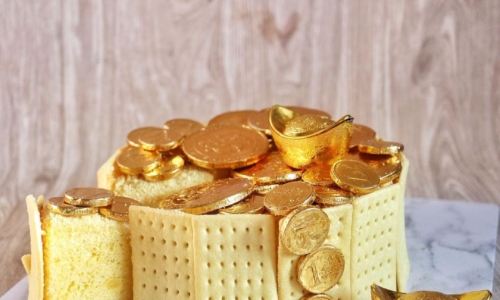 Decorated Pumpkin Chiffon With Cheese Crackers