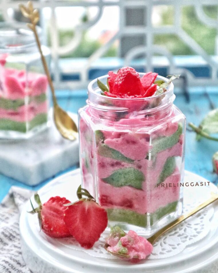 Resep Pandan Cake With Strawberry Cream In Jar Dari friel_sit