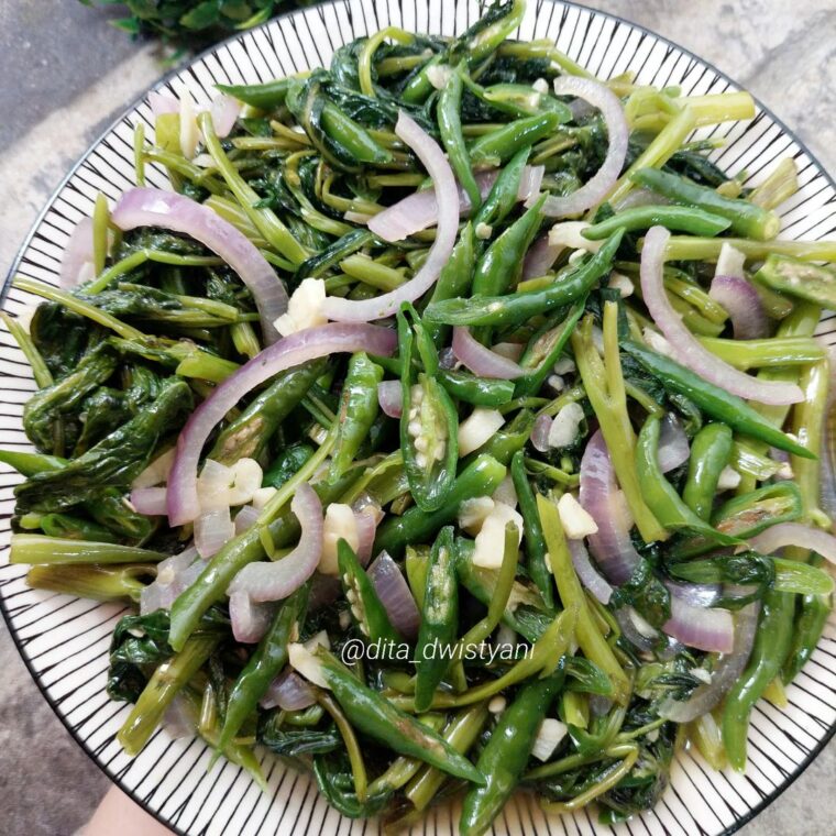 Resep Tumis Kangkung Cabai Hijau Dari dita_dwistyani