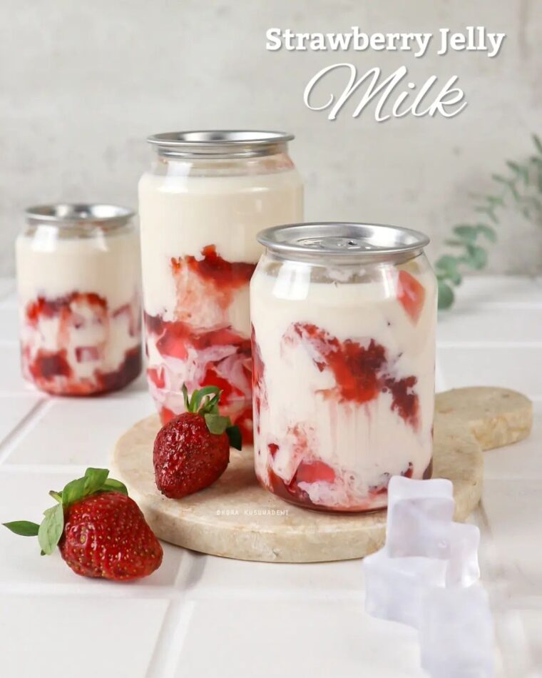 Resep Strawberry Jelly Milk Dari dhora_kusumadewi