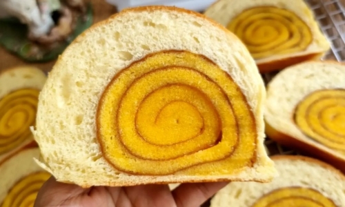 Bread Cake Roll Lapis Legit