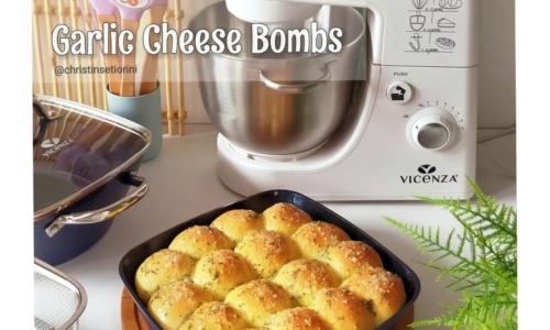 Garlic Cheese Bombs