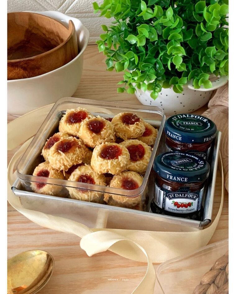 Resep Strawberry Thumbprint Cookies Dari nennaannen