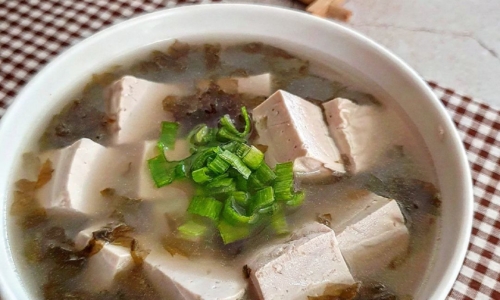 Tofu And Seaweed Soup