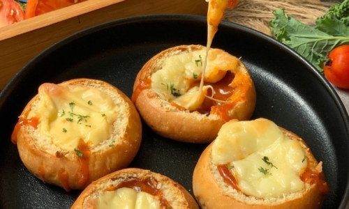 Bolognese Cobb Loaf With Prochiz Mozza - Kue dari Keju