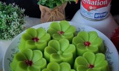 Resep Bolu Kojo Pandan Kukus Carnations Dari mama_aurel_aerilyn