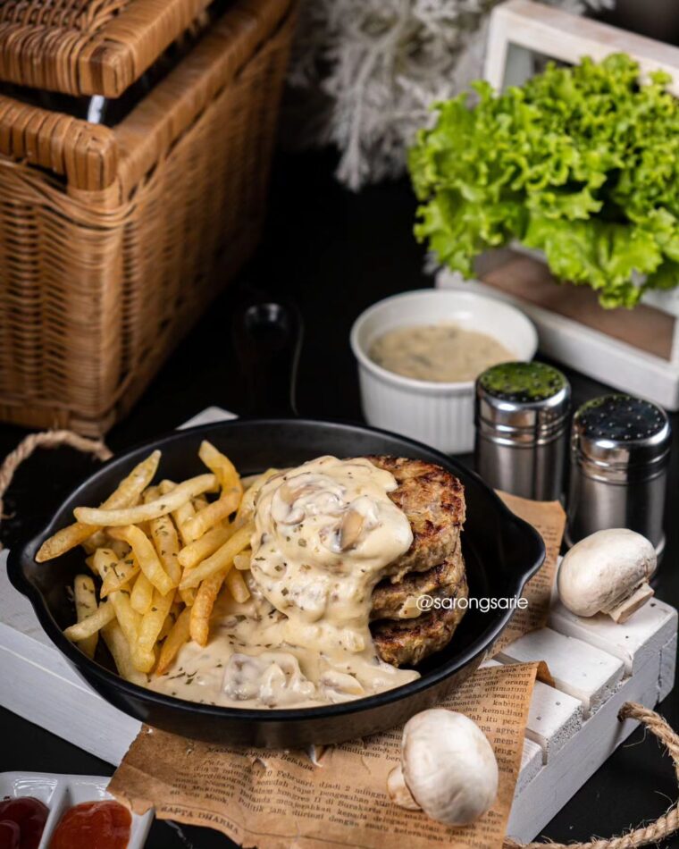 Resep Beef Patty & Mushroom Sauce Dari sarongsarie