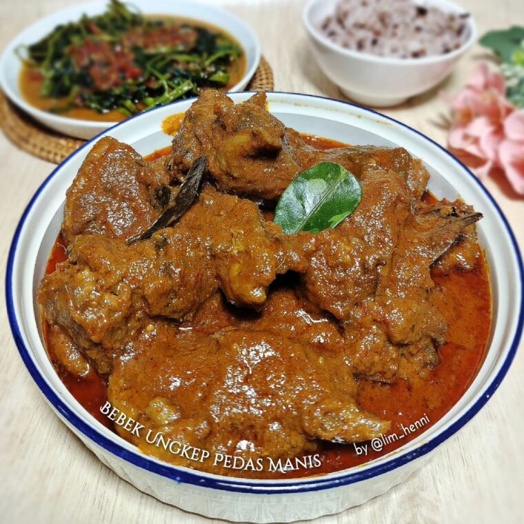 Resep Bebek Ungkep Pedas Manis Dari lim_henni