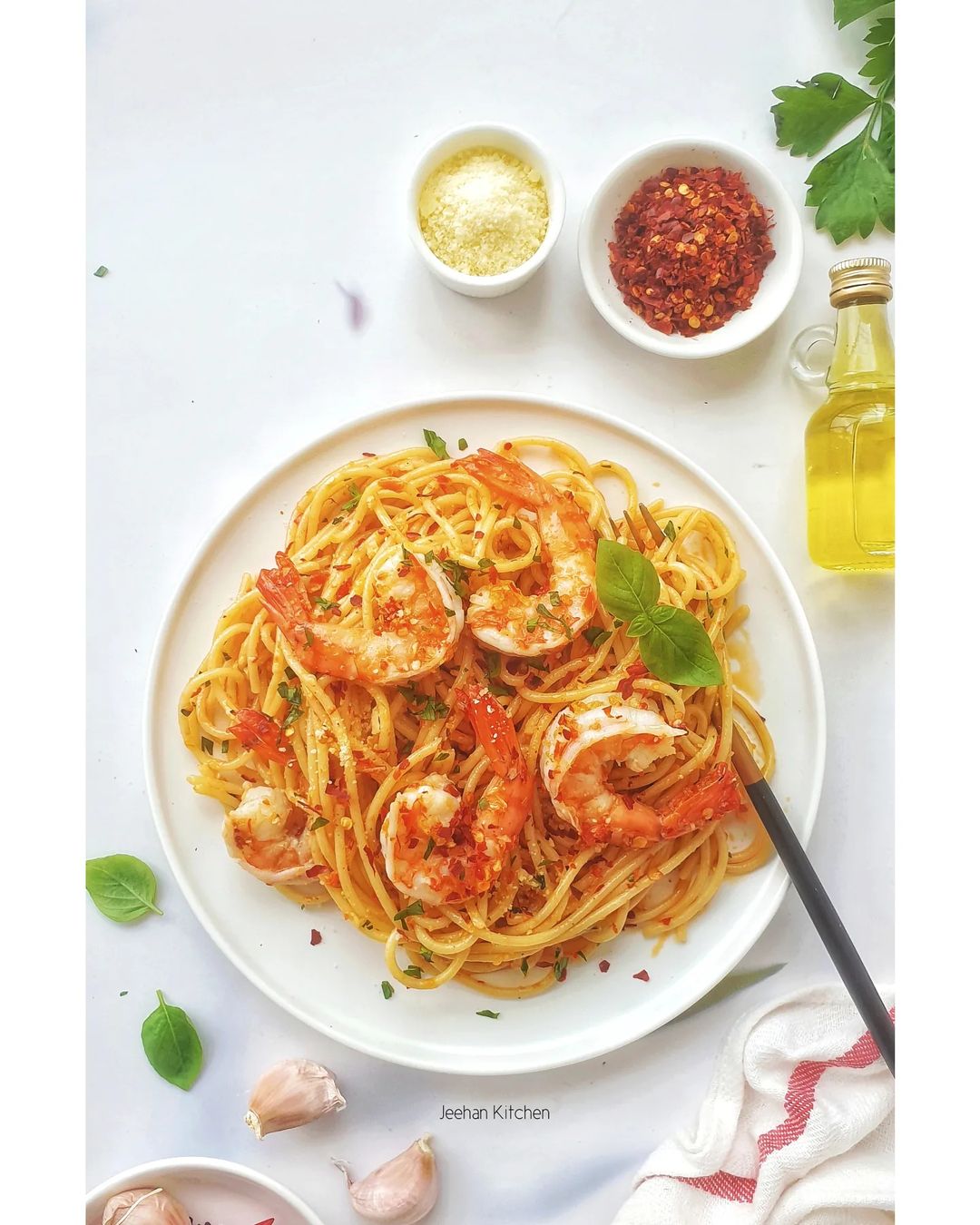 Resep Spaghetti Aglio Olio Shrimp dari jeehan_kitchen