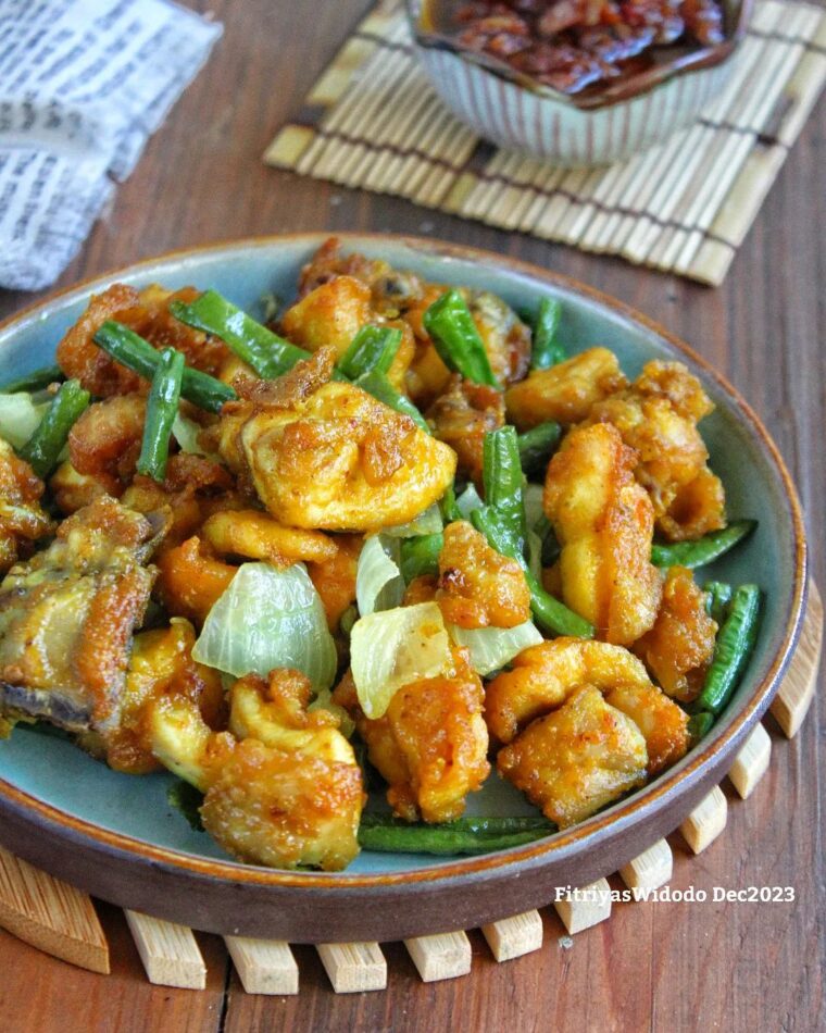 Resep Ayam Goreng Kunyit Sayur Dari fitriyas_widodo